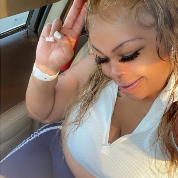 Meet your Posher, Nitria - Picture 2 of 10